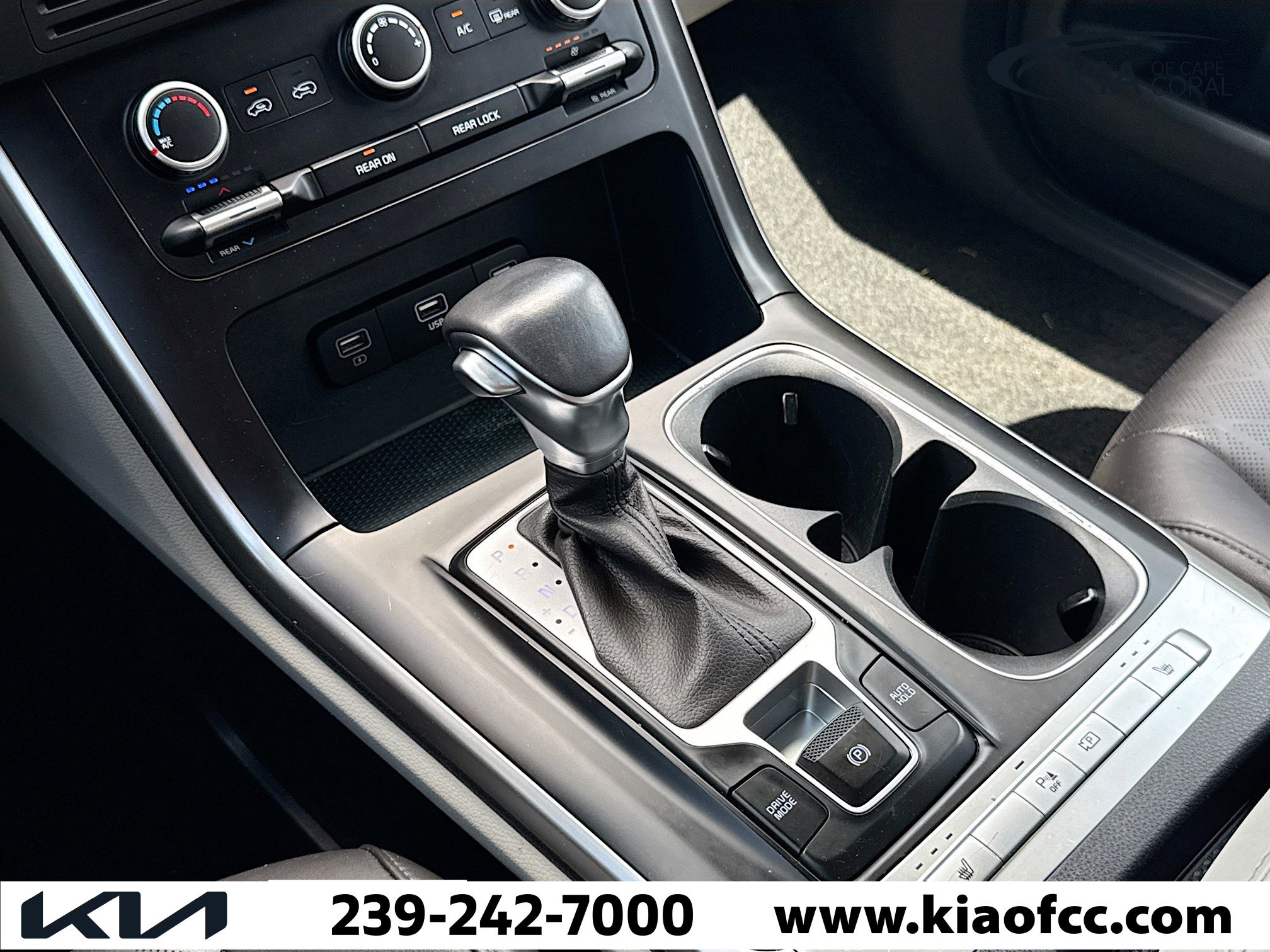 Used 2023 Kia Carnival LX image 28