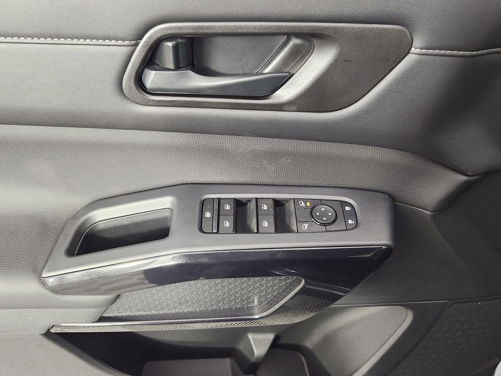 New 2026 Nissan Pathfinder SV image 9