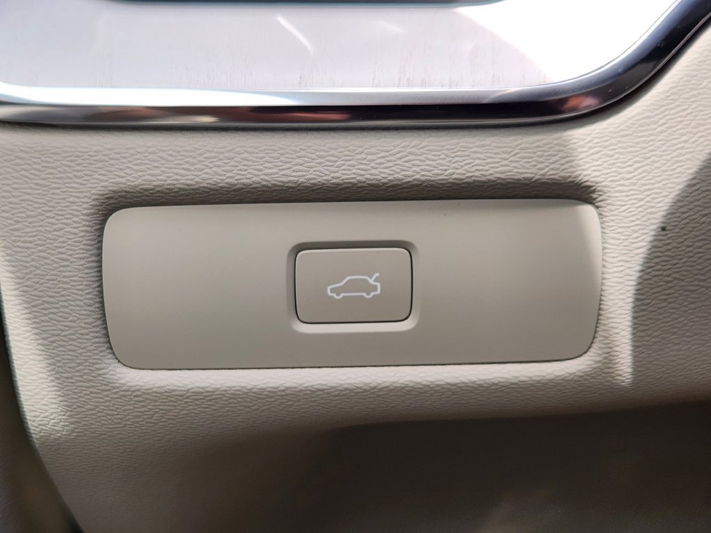 New 2026 Volvo XC60 B5 Ultra w/ Climate Package AWD/4WD image 12