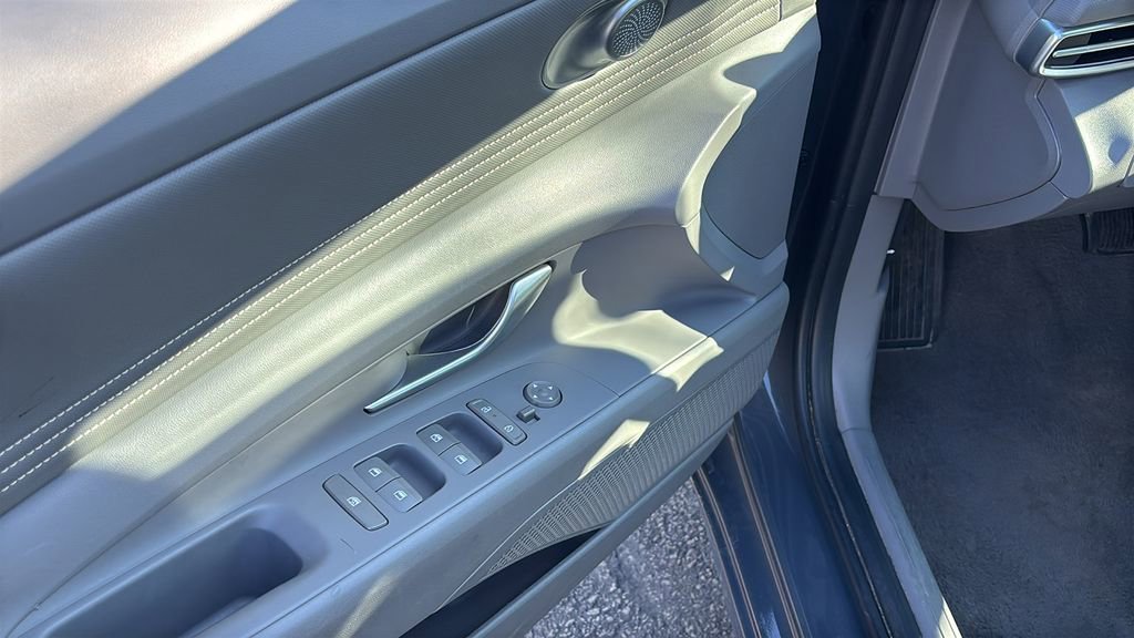 Used 2025 Hyundai Elantra SEL image 14