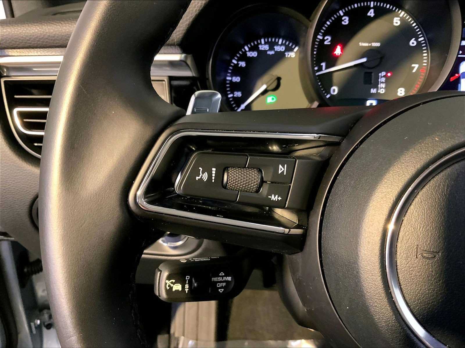 Certified 2026 Porsche Macan AWD/4WD image 27