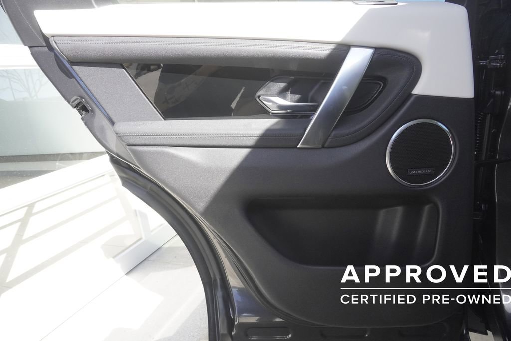 Used 2025 Land Rover Discovery Sport S image 28