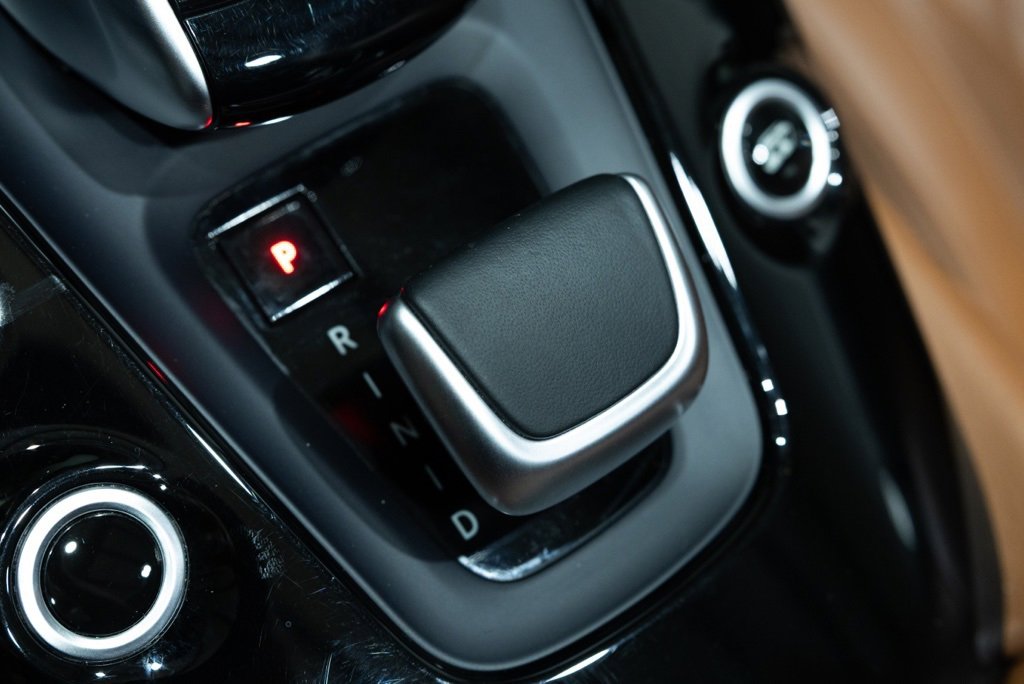 Used 2018 Mercedes-Benz AMG GT Roadster w/ Exclusive Interior Package image 39