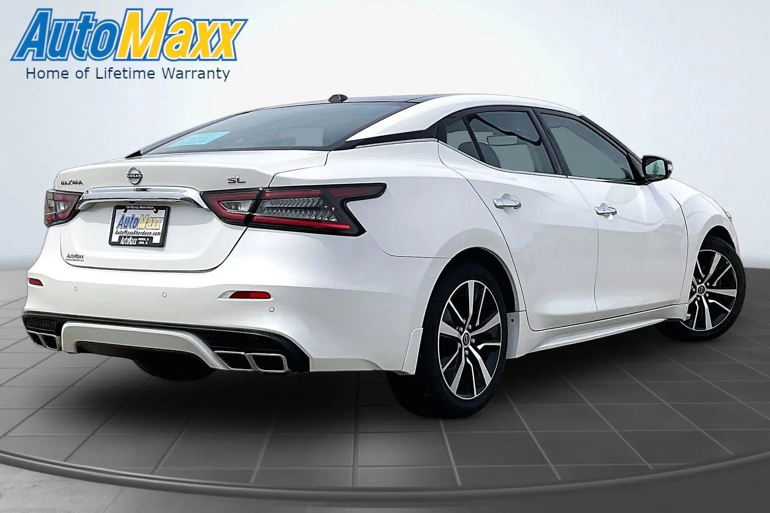 Used 2023 Nissan Maxima SL FWD image 9