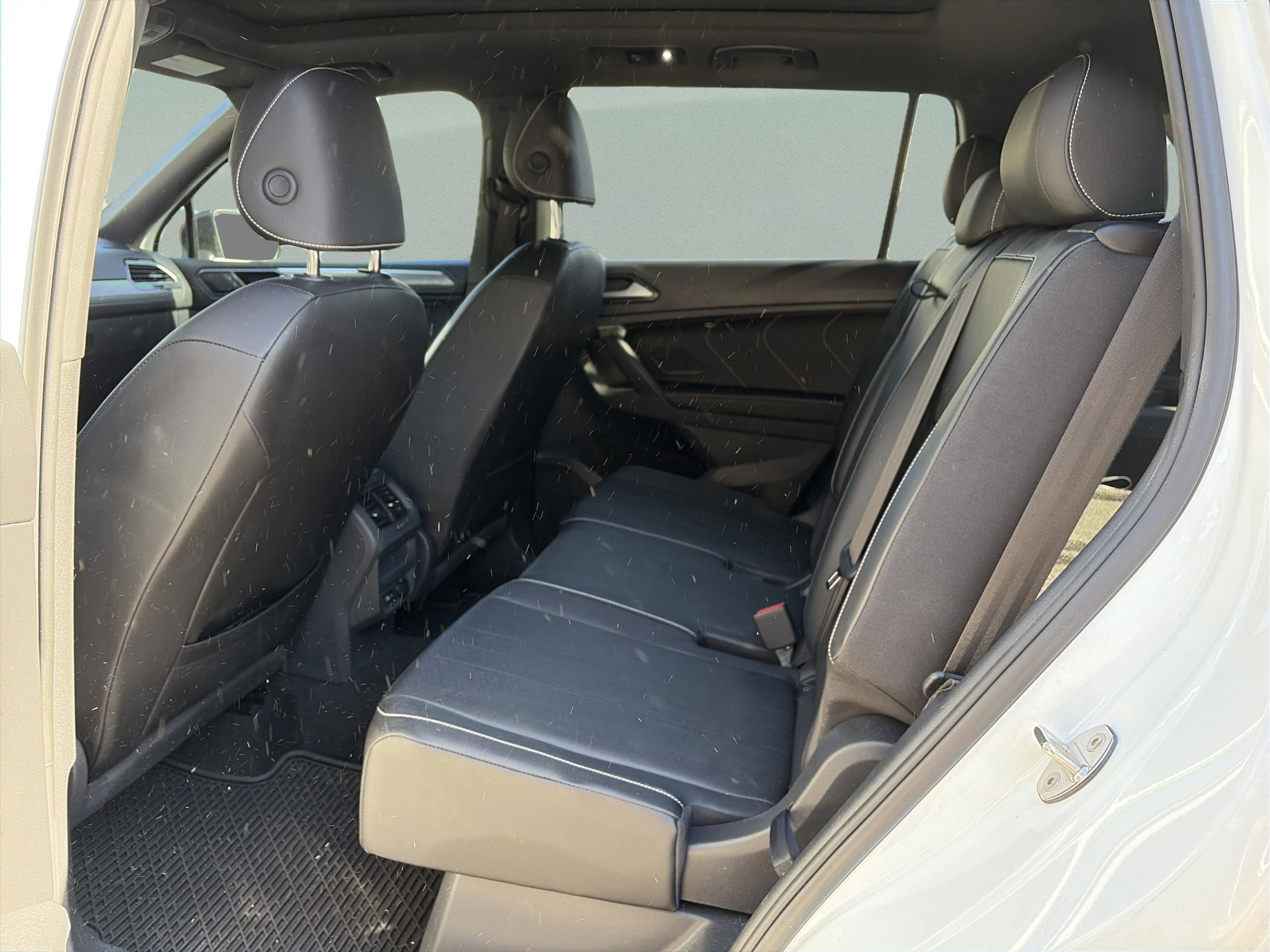 Used 2022 Volkswagen Tiguan SE R-Line image 16