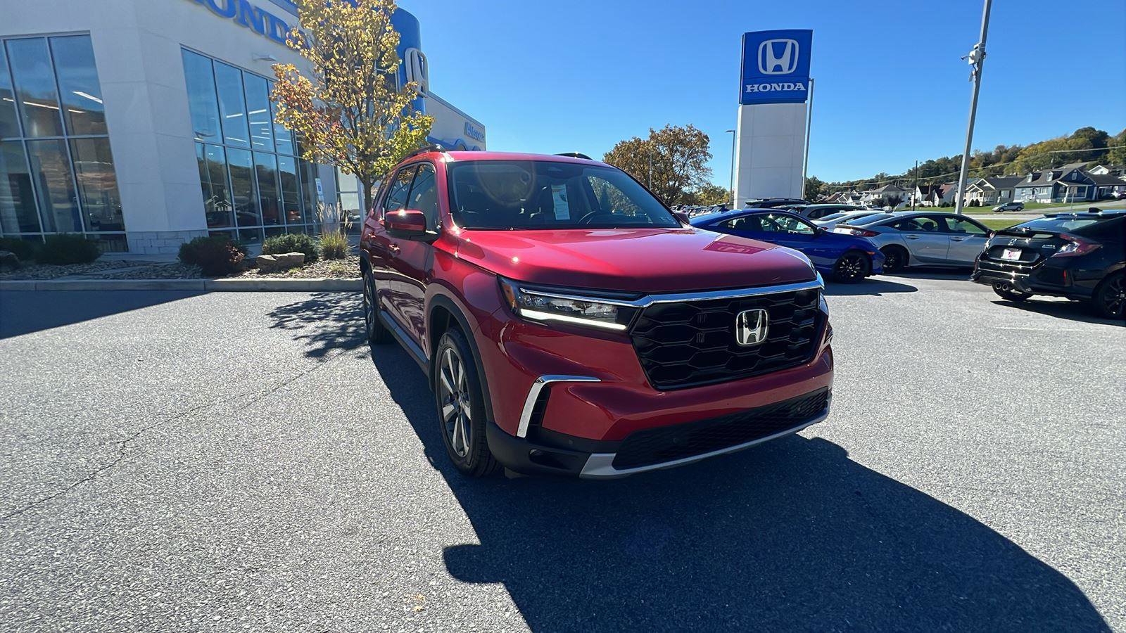 New 2025 Honda Pilot Touring image 2