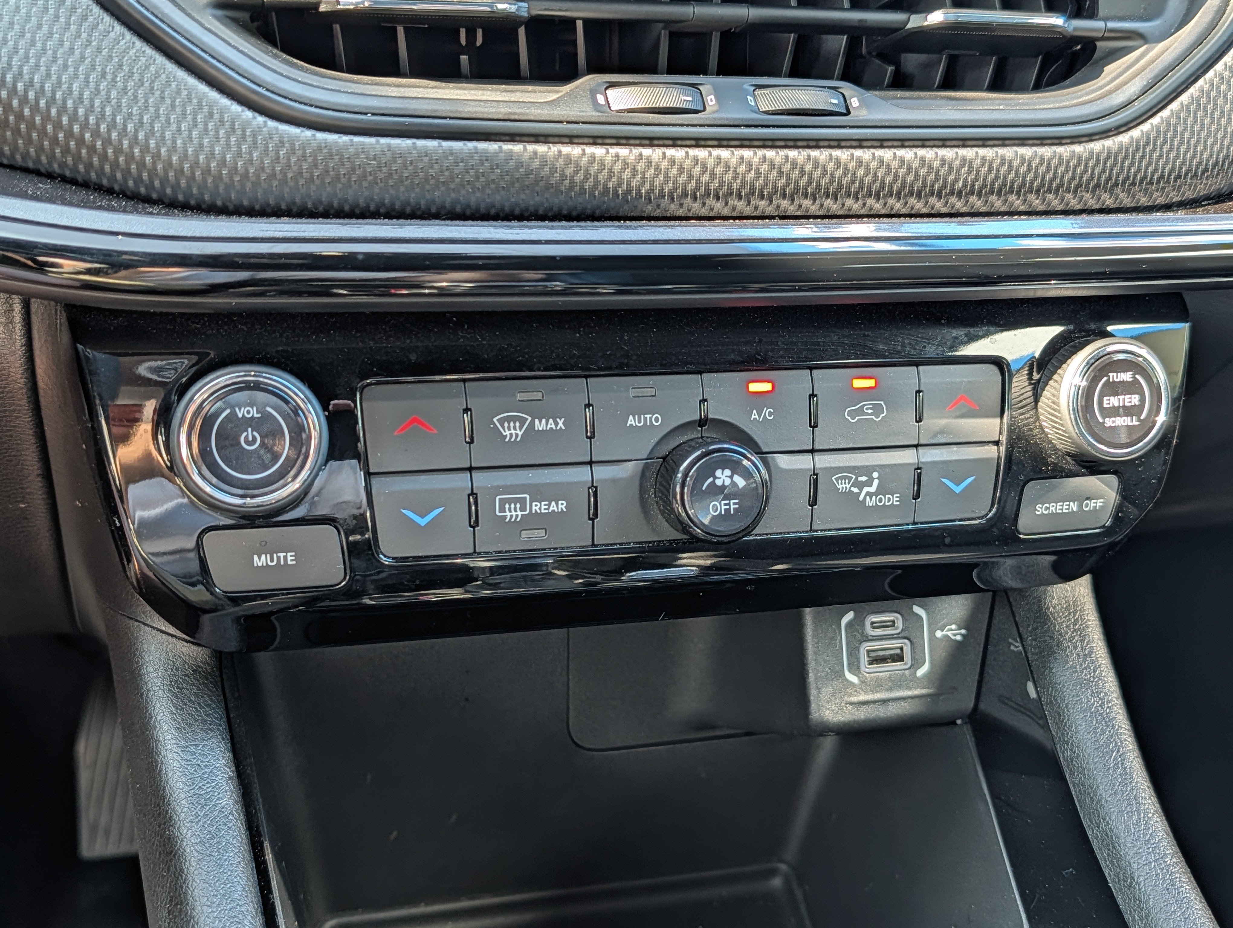 Used 2025 Jeep Compass Latitude w/ Convenience Group AWD/4WD image 19