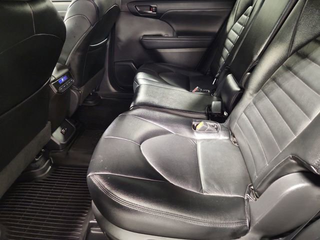 Used 2022 Toyota Highlander L FWD image 23
