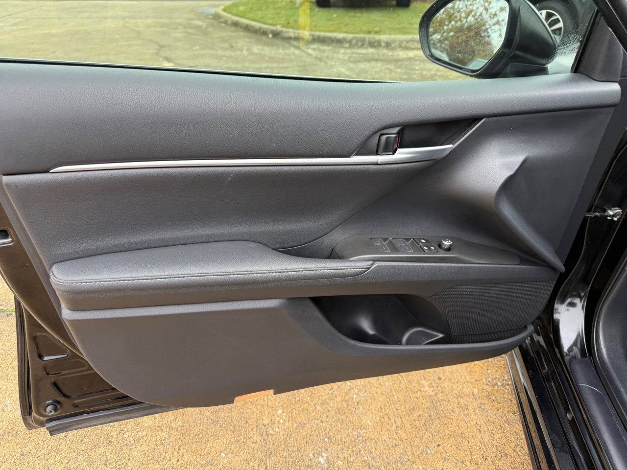 Used 2023 Toyota Camry XSE image 11