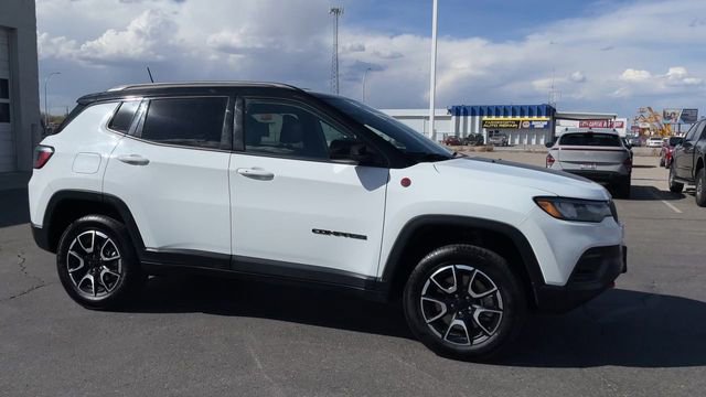 Used 2024 Jeep Compass Trailhawk AWD/4WD image 3