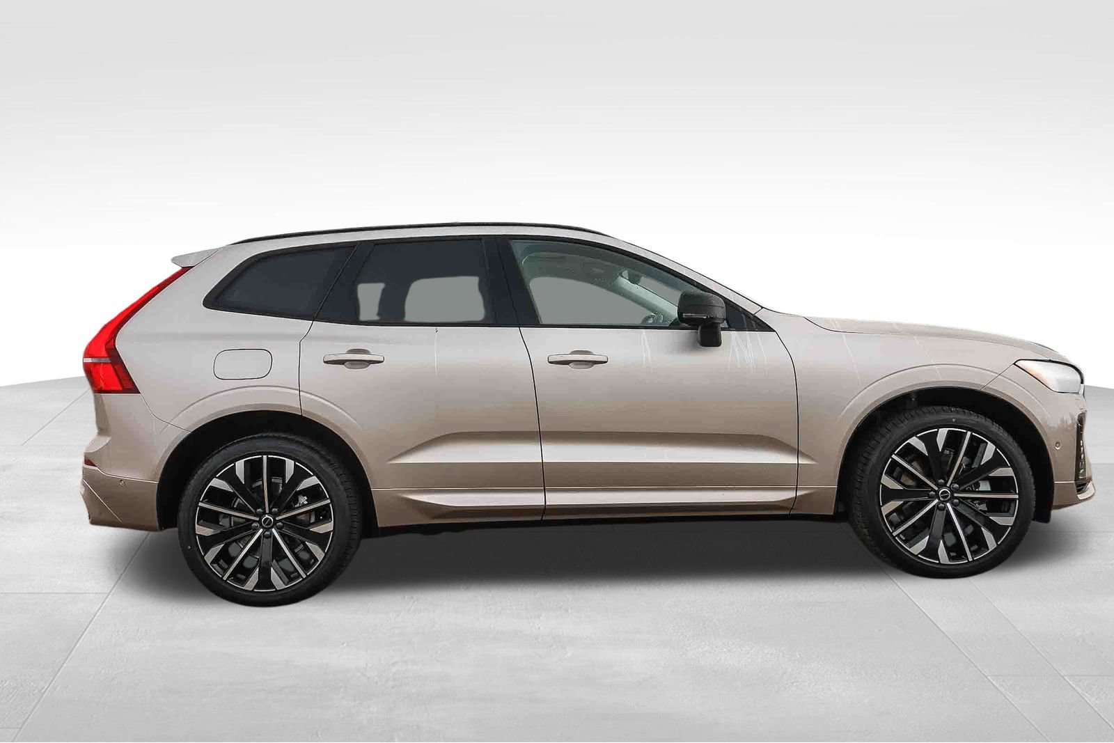 New 2026 Volvo XC60 T8 Ultra w/ Protection Package Premier AWD/4WD image 4