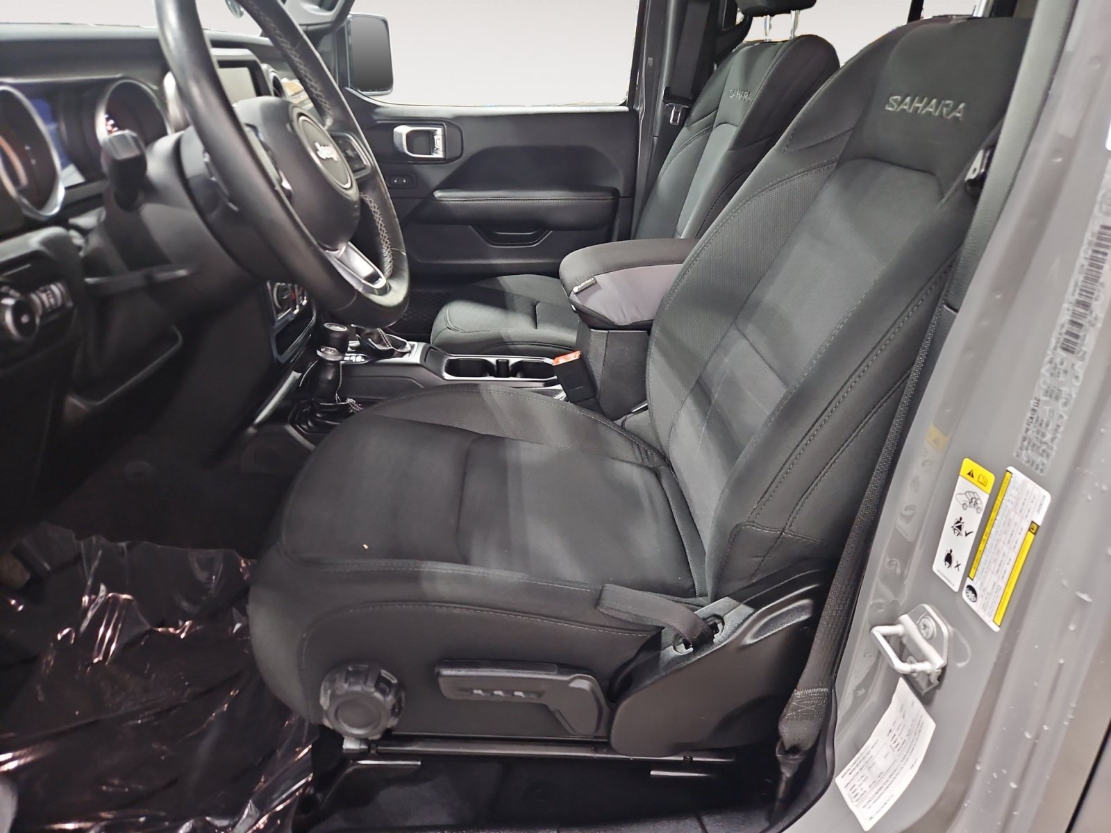 Used 2018 Jeep Wrangler Unlimited Sahara w/ Uconnect 4C Nav & Sound Group AWD/4WD image 9
