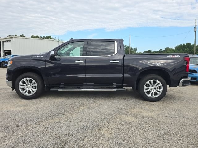 Used 2022 Chevrolet Silverado 1500 LTZ w/ LTZ Convenience Package II AWD/4WD image 2