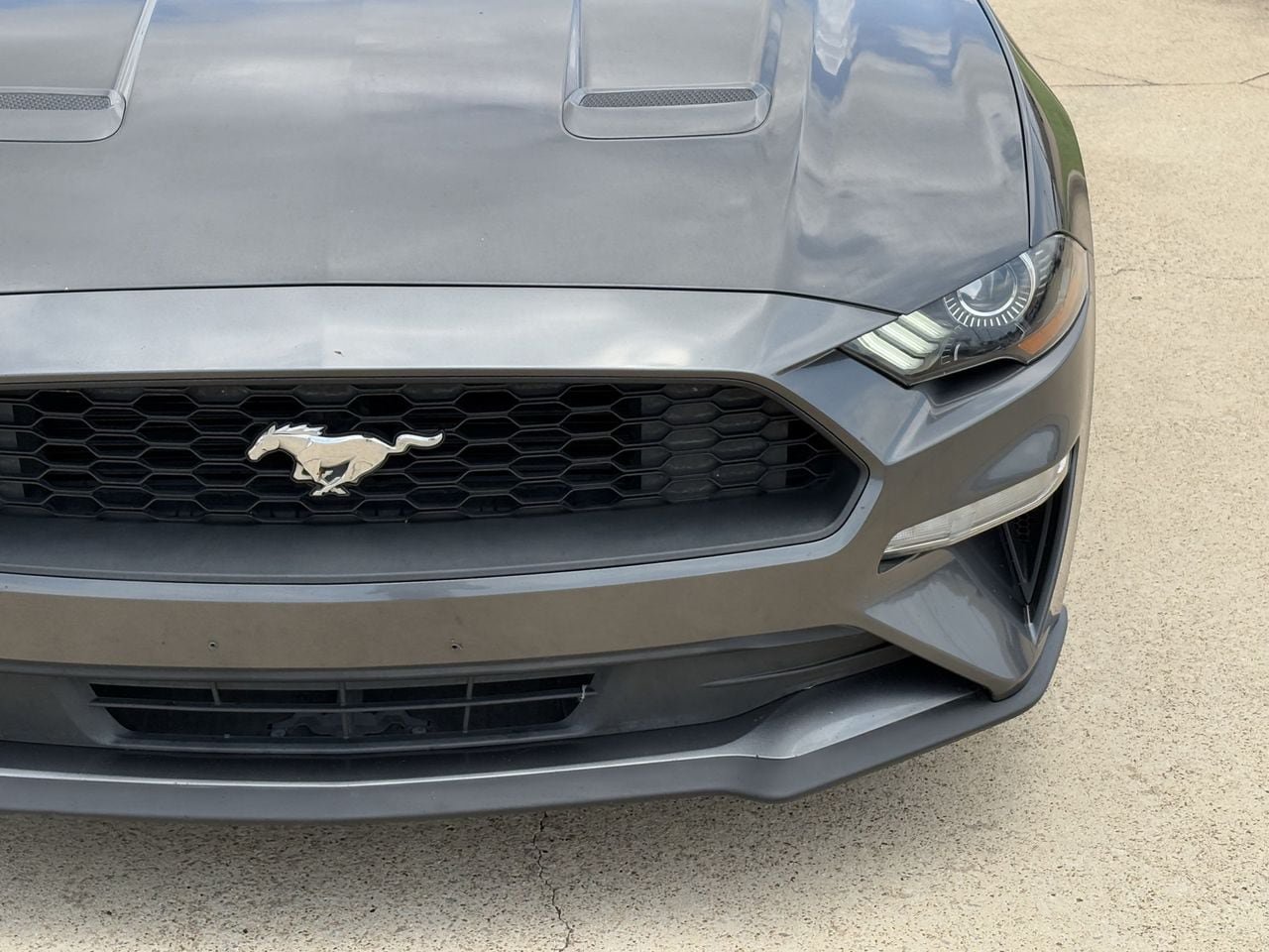 Used 2018 Ford Mustang Coupe RWD image 10