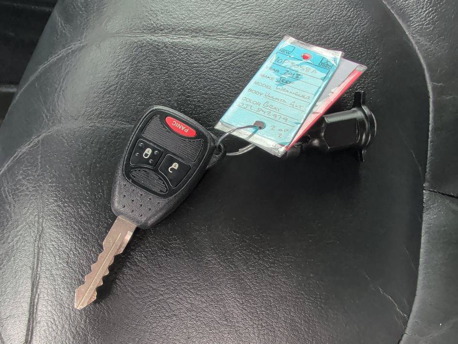 Used 2018 Jeep Wrangler Unlimited Sahara AWD/4WD image 30