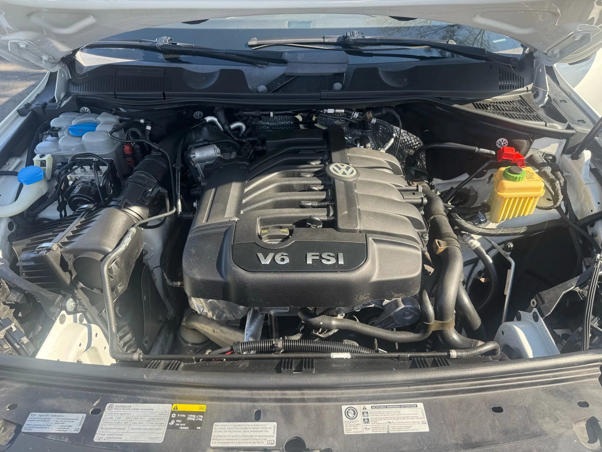 Used 2015 Volkswagen Touareg VR6 image 29