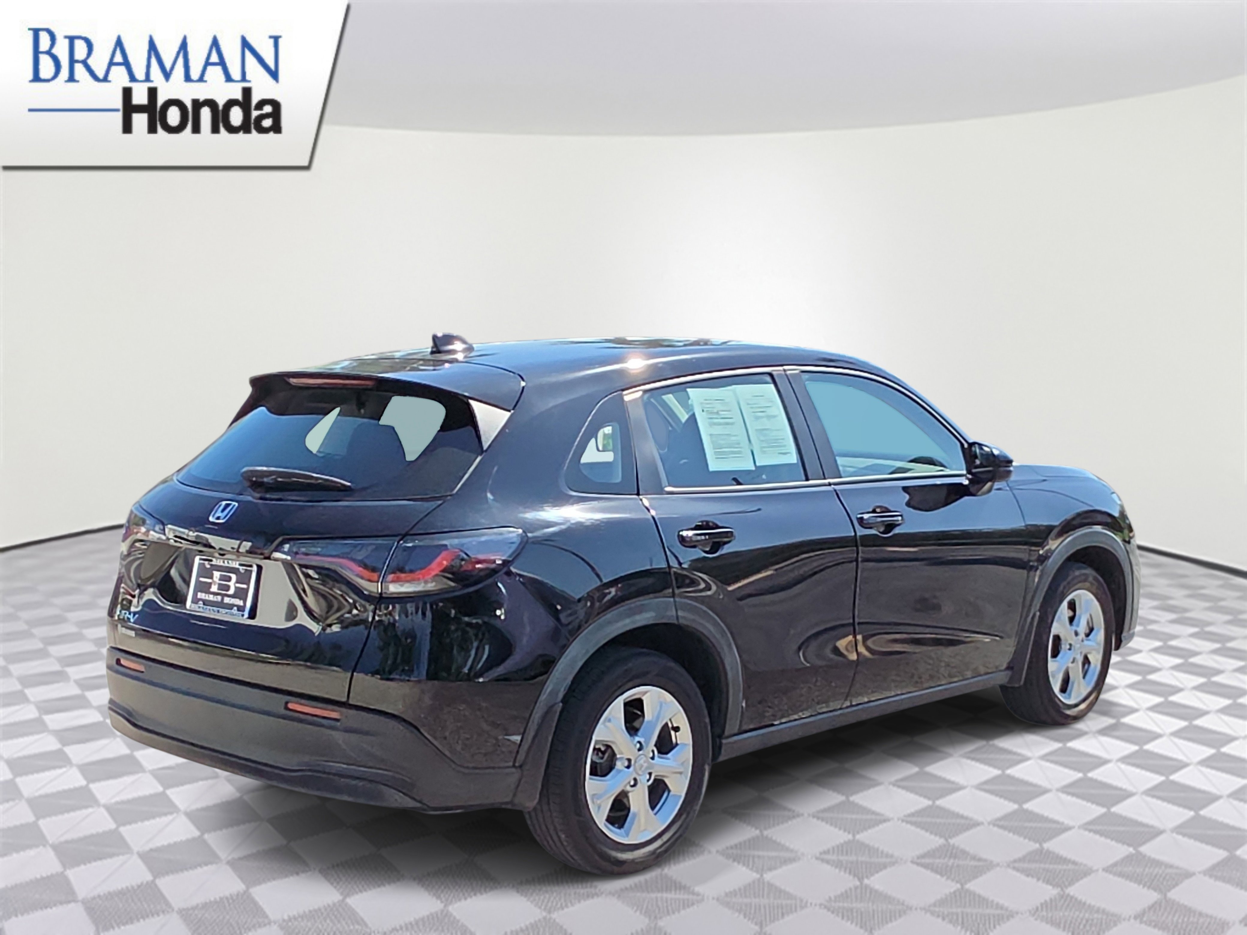 Certified 2023 Honda HR-V LX image 3