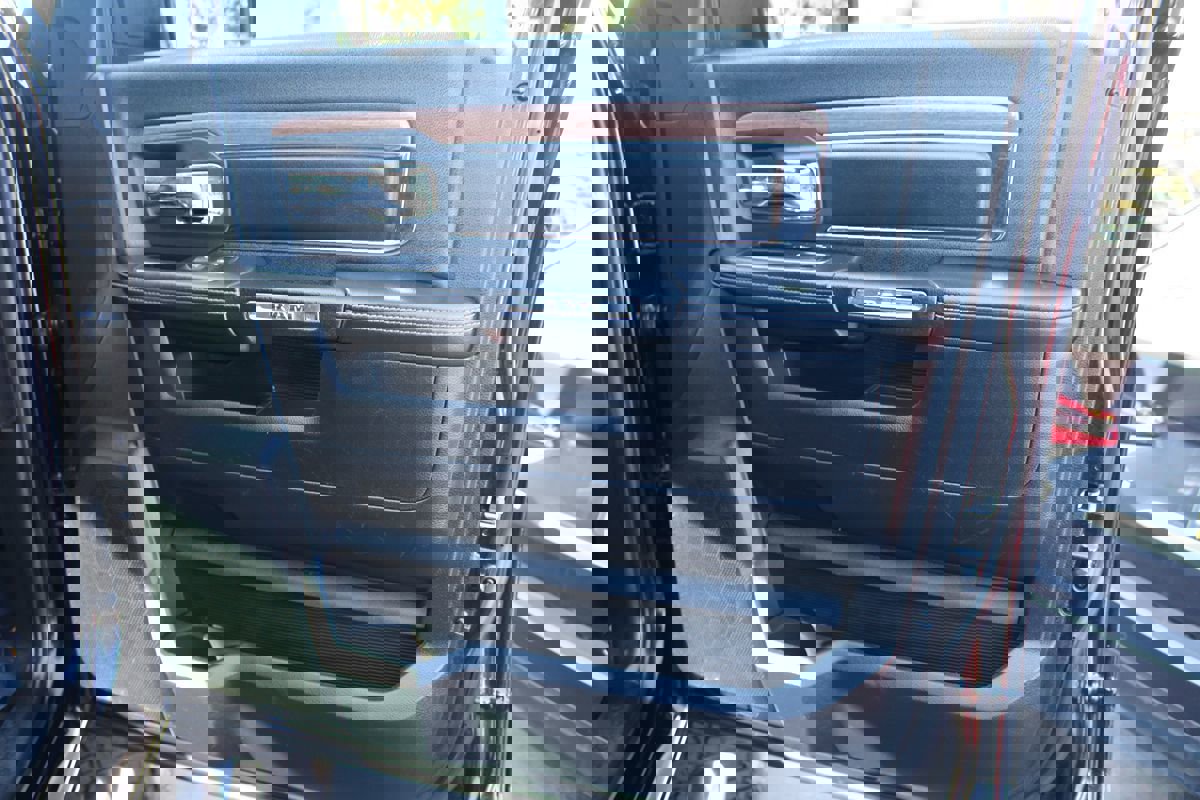 Used 2014 RAM 1500 Laramie w/ Convenience Group image 22