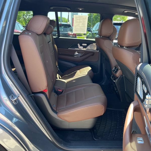 Used 2025 Mercedes-Benz GLS 580 4MATIC image 16