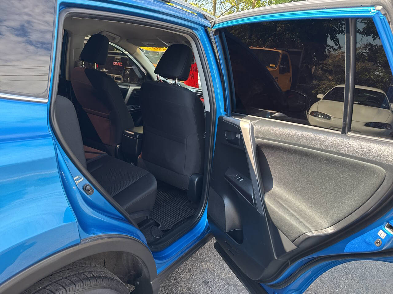 Used 2017 Toyota RAV4 LE w/ All Weather Liner Package image 15