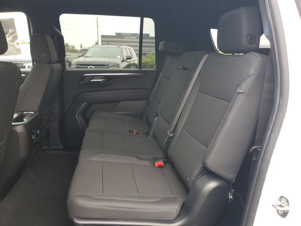 Used 2026 Chevrolet Suburban LS RWD image 24