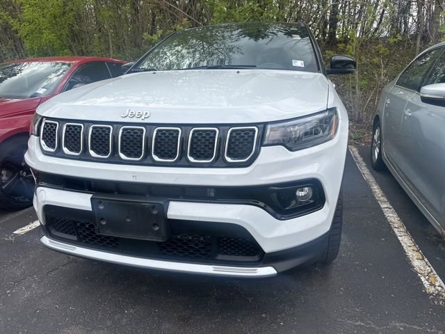 Used 2023 Jeep Compass Limited w/ Sun and Sound Group AWD/4WD image 3
