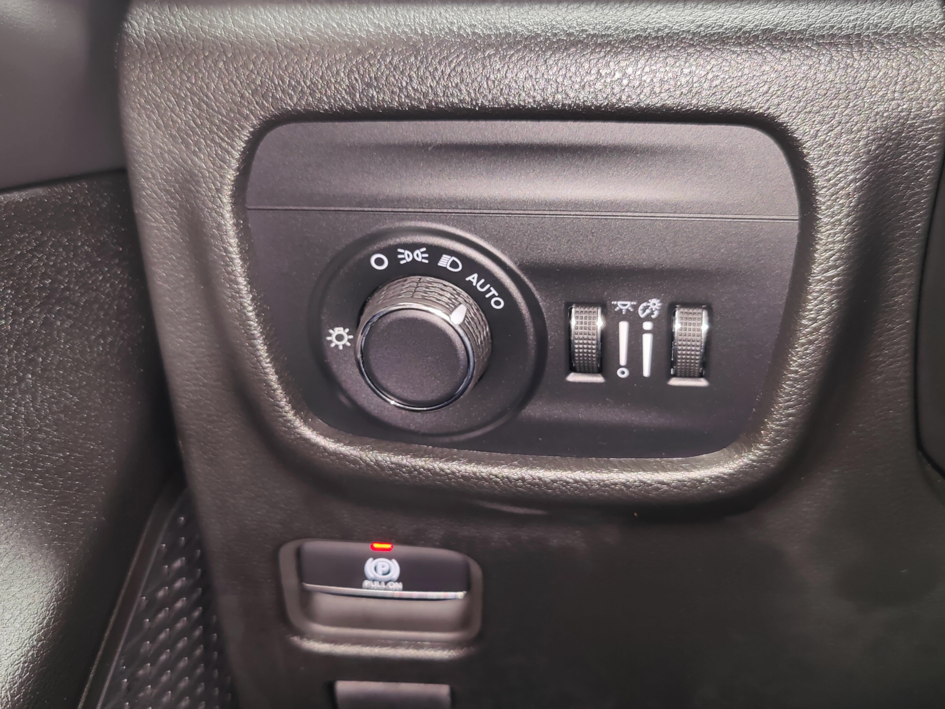 Used 2025 Jeep Grand Cherokee L Laredo w/ Luxury Tech Group I AWD/4WD image 25