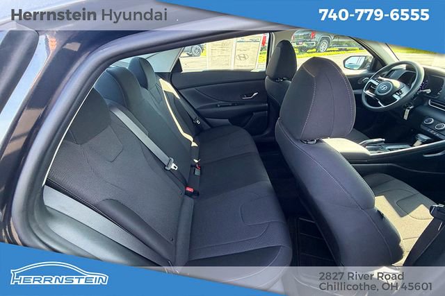 Used 2021 Hyundai Elantra SE FWD image 17