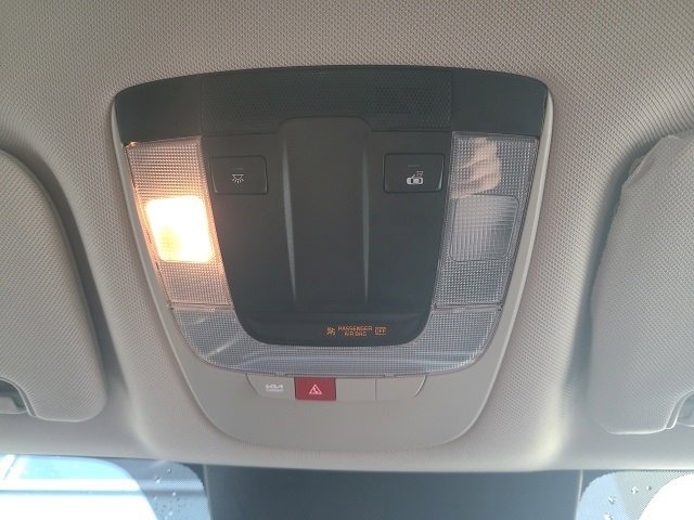 Used 2024 Kia Sorento S image 32