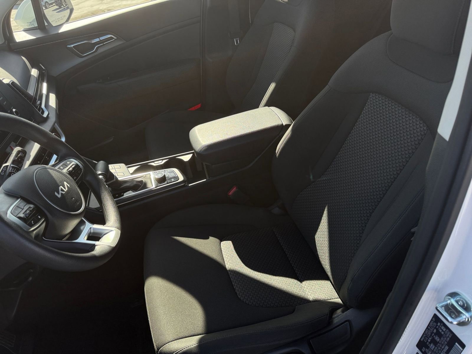 Used 2025 Kia Sportage LX image 35