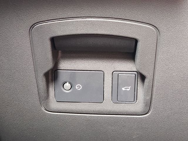 Used 2025 Land Rover Range Rover Velar S image 21