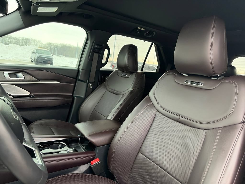 Used 2025 Ford Explorer Platinum AWD/4WD image 19