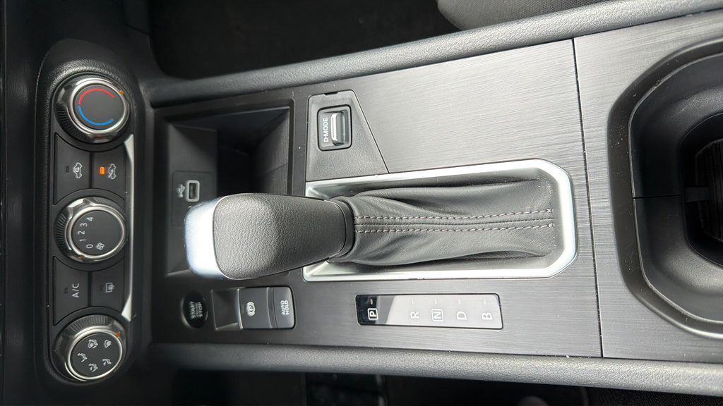 Certified 2025 Nissan Kicks S FWD image 18