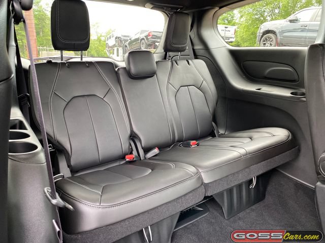 New 2027 Chrysler Pacifica Select AWD/4WD image 8