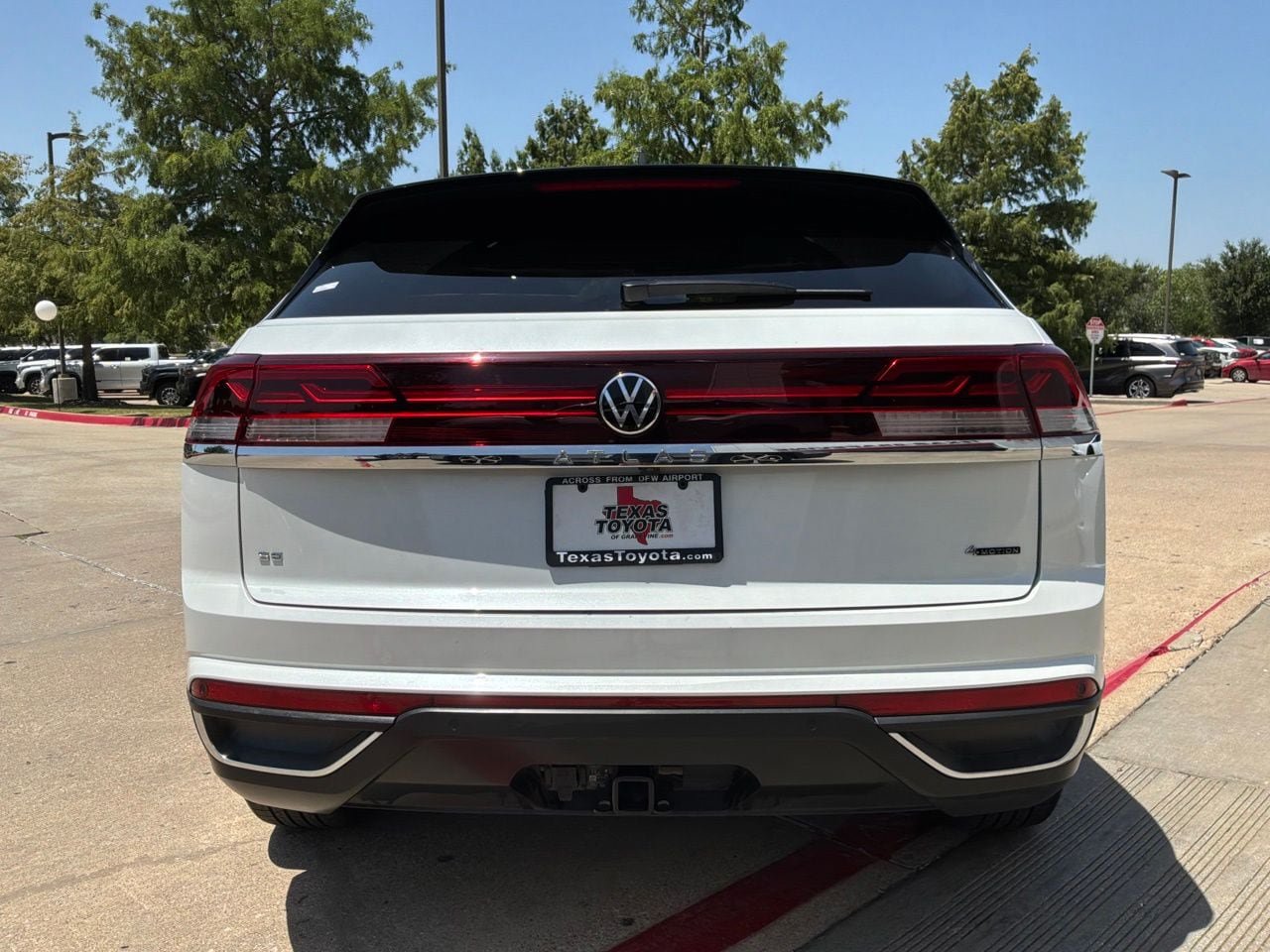 Used 2026 Volkswagen Atlas Cross Sport SE AWD/4WD image 7