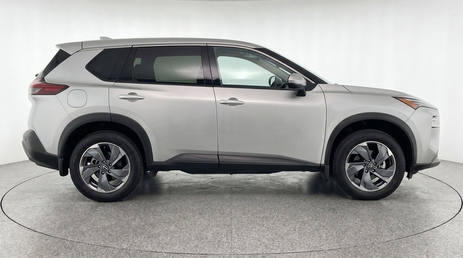 Used 2025 Nissan Rogue SV FWD image 11