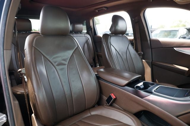 Used 2016 Lincoln MKX Reserve w/ Technology Package FWD image 19