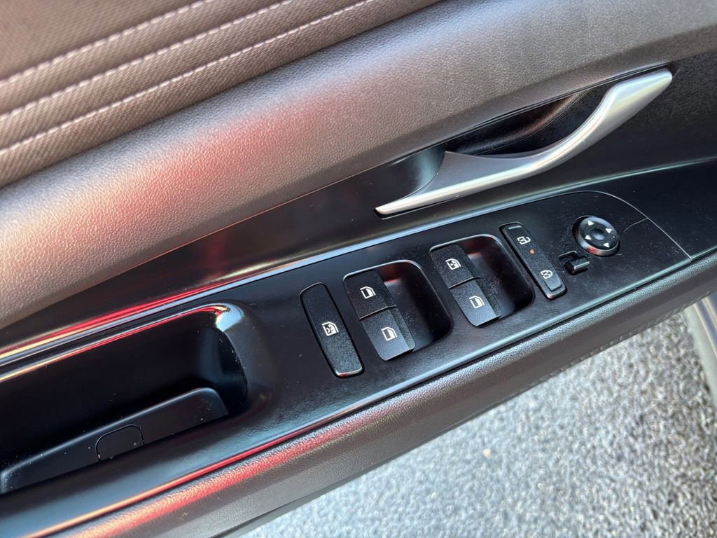 Used 2024 Hyundai Elantra SEL w/ Convenience Package image 16