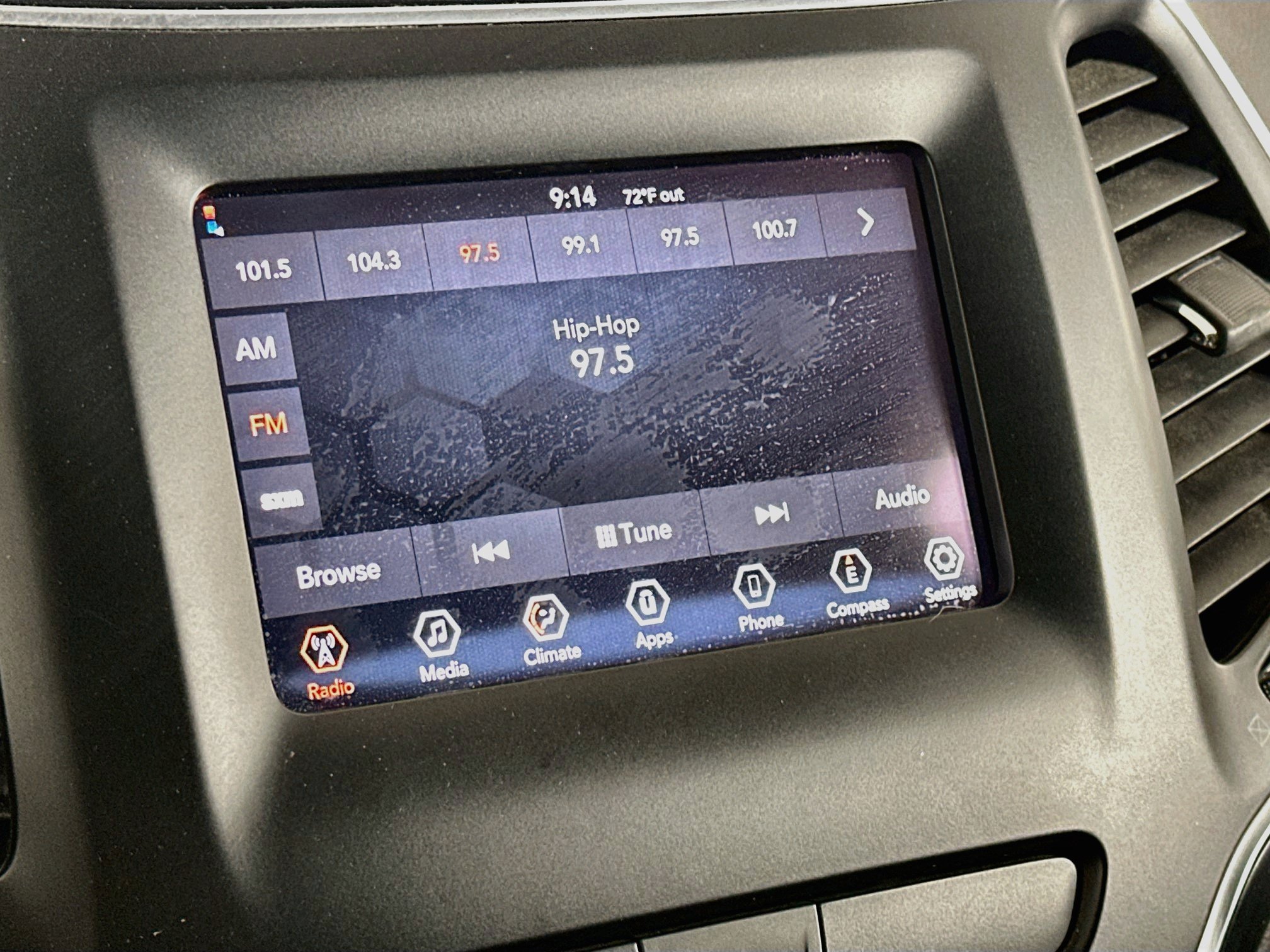 Used 2019 Jeep Cherokee Latitude w/ Popular Appearance Group FWD image 21