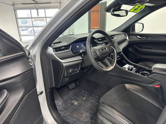 Used 2023 Jeep Grand Cherokee Altitude AWD/4WD image 17