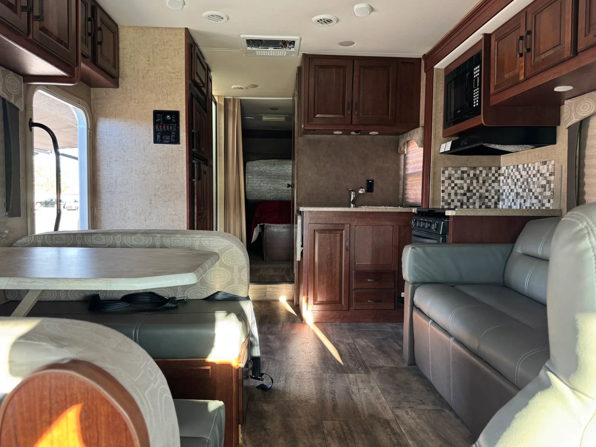 Used 2015 Ford E-450 and Econoline 450 Super Duty w/ Motorhome Prep Package image 30