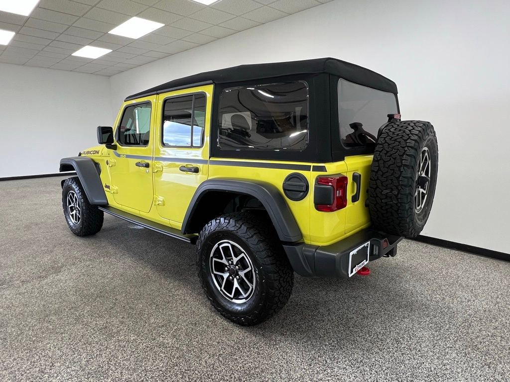 Used 2024 Jeep Wrangler Unlimited Rubicon w/ Technology Group image 18