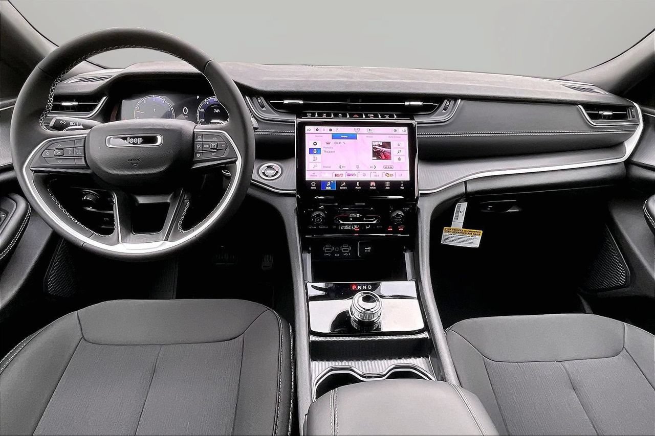 New 2027 Jeep Grand Cherokee Laredo RWD image 9