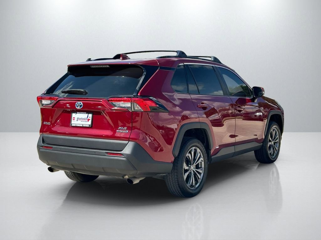 Used 2022 Toyota RAV4 XLE Premium AWD/4WD image 5