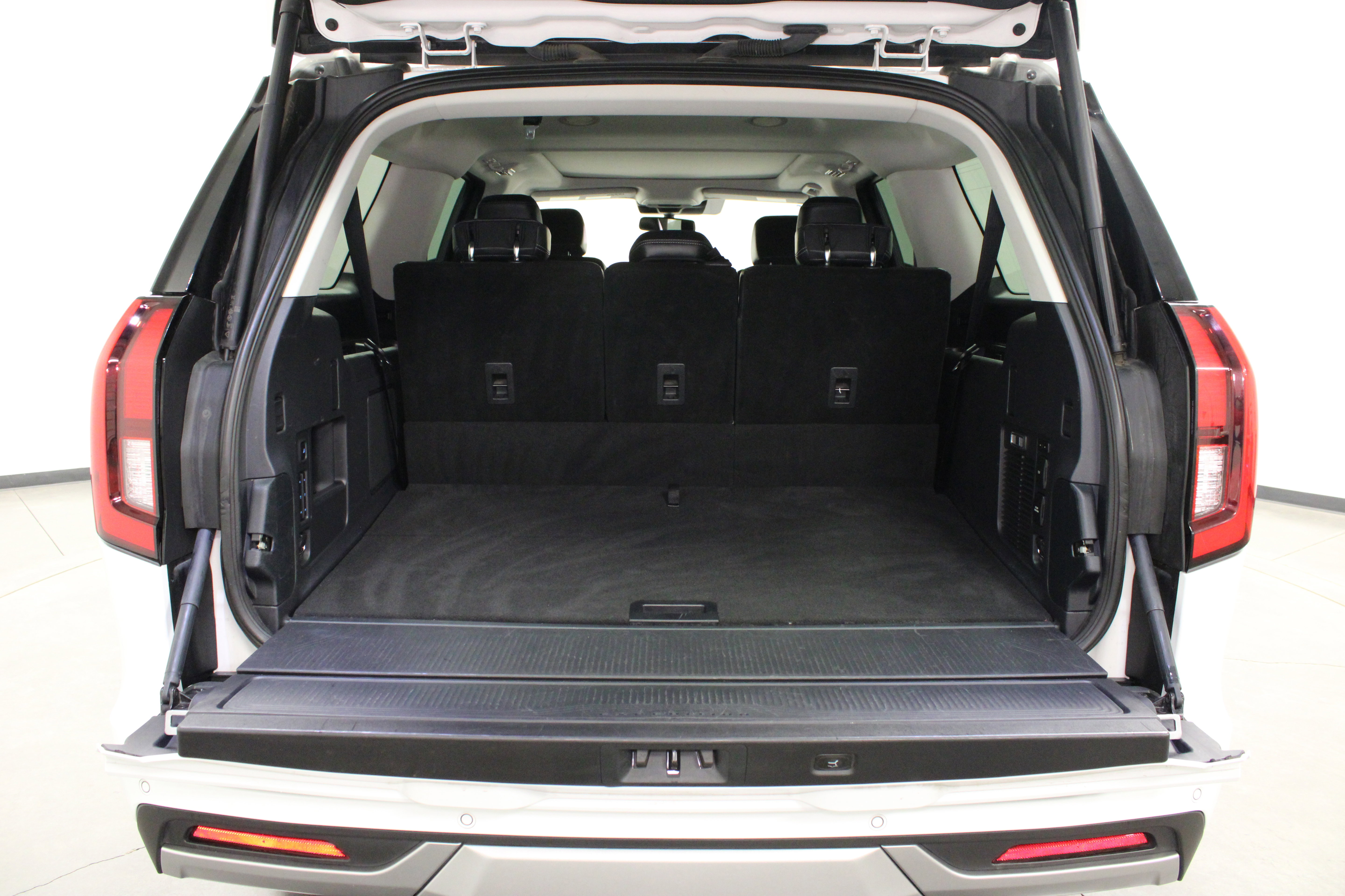 Used 2025 Ford Expedition Max Platinum AWD/4WD image 16