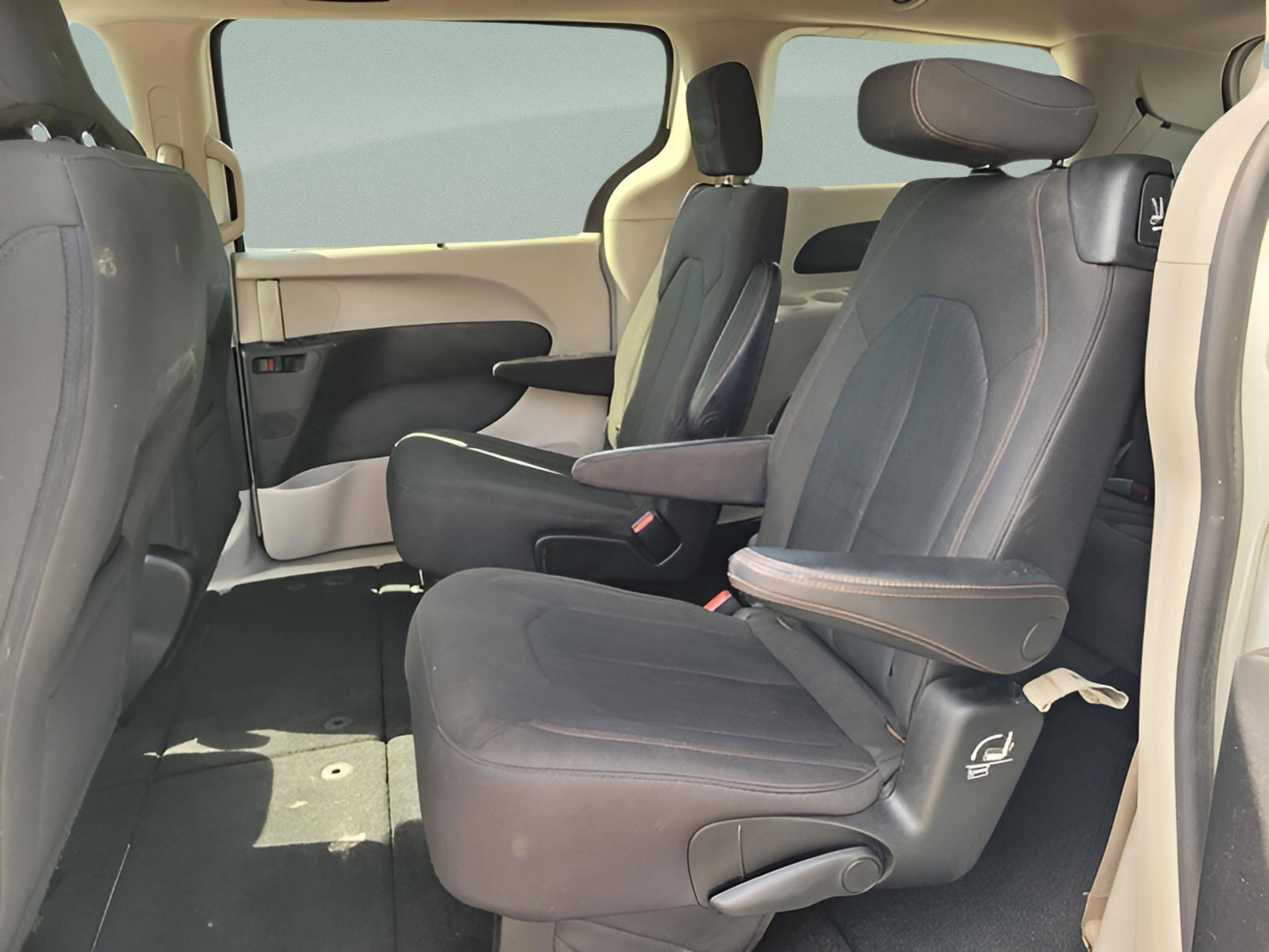 Used 2019 Chrysler Pacifica Touring Plus image 21