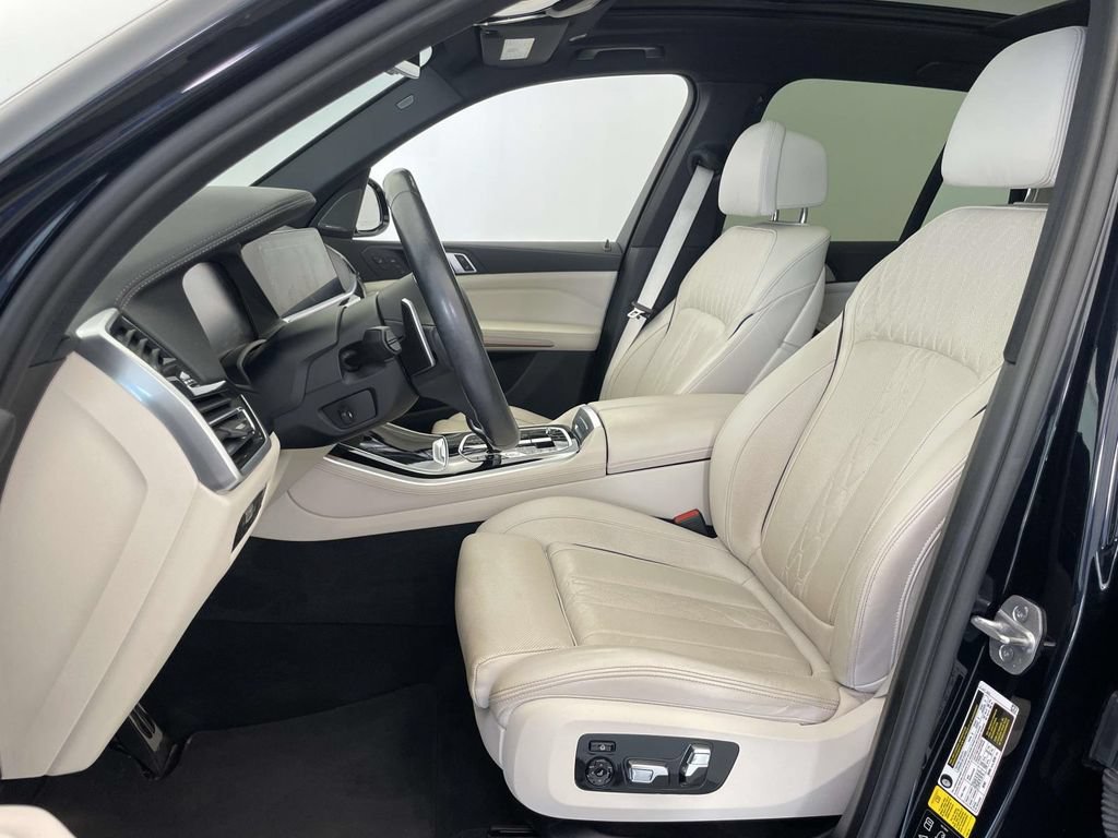 Used 2021 BMW X5 M50i w/ Parking Assistance Package AWD/4WD image 14