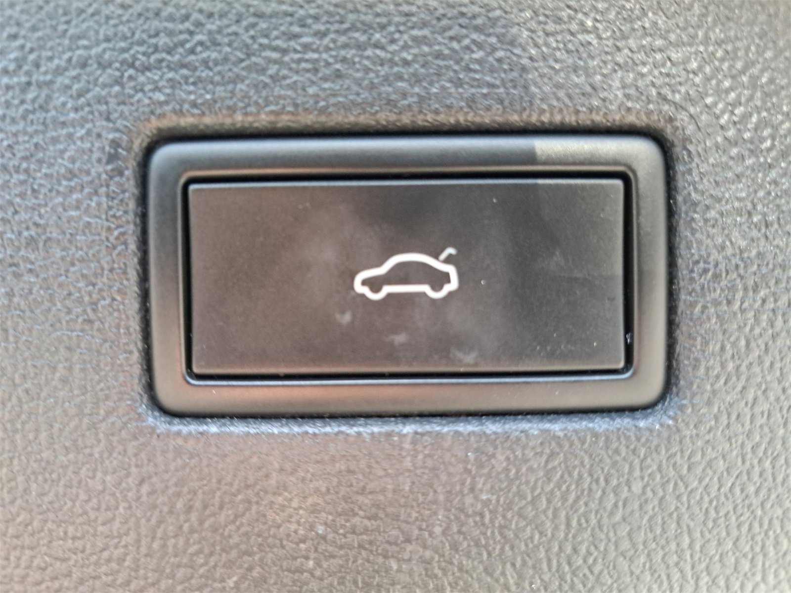 Used 2022 Volkswagen Tiguan SE image 15