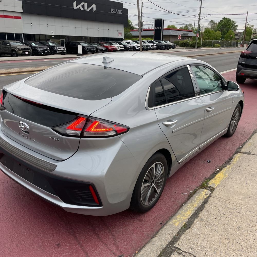 Used 2020 Hyundai Ioniq Limited FWD image 3