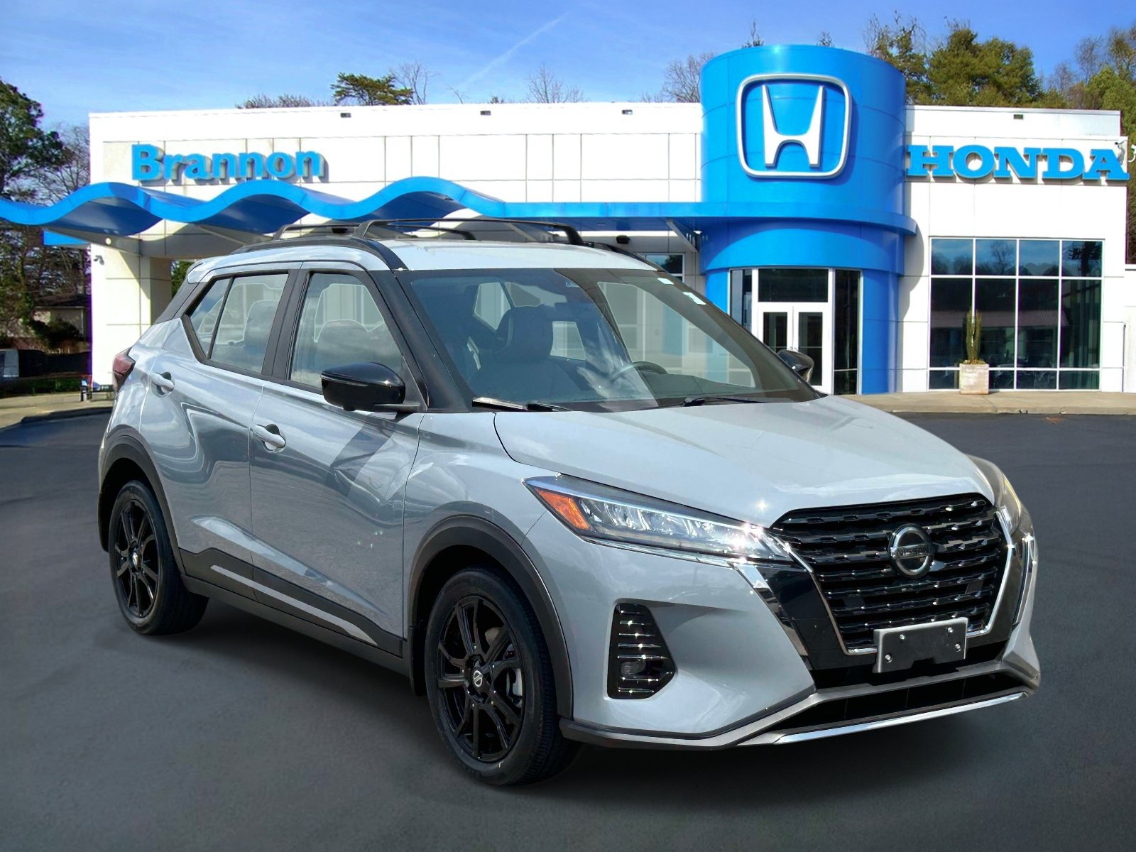 Used 2021 Nissan Kicks SR w/ SR Premium Package FWD image 1